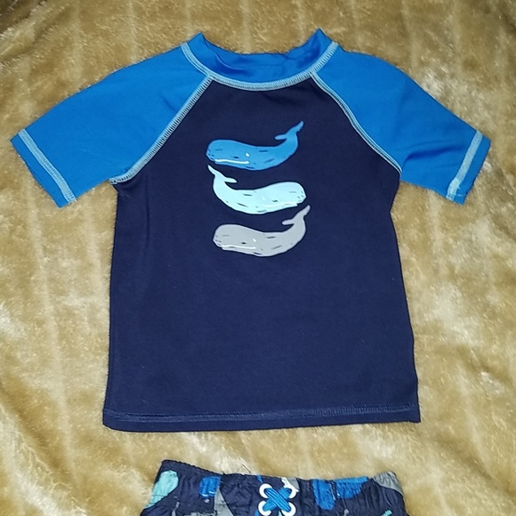Cat & Jack 18M boy's rashguard & shorts - Picture 3 of 4